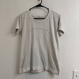 Lululemon Swiftly Tech Short Sleeve (Breeze) *Relaxed Fit
White Size 8